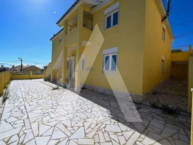 Moradia T6 para Venda em Porto Salvo Foto 26