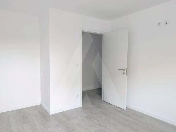 Apartamento T2 para Arrendamento em Aradas Foto 11