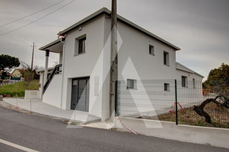 Moradia T2 para Venda em Oliveira do Bairro Foto 3