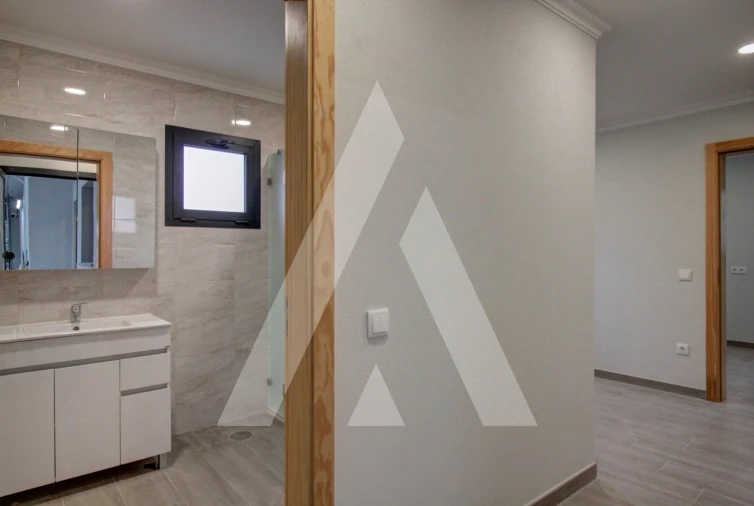 Moradia T2 para Venda em Oliveira do Bairro Foto 9