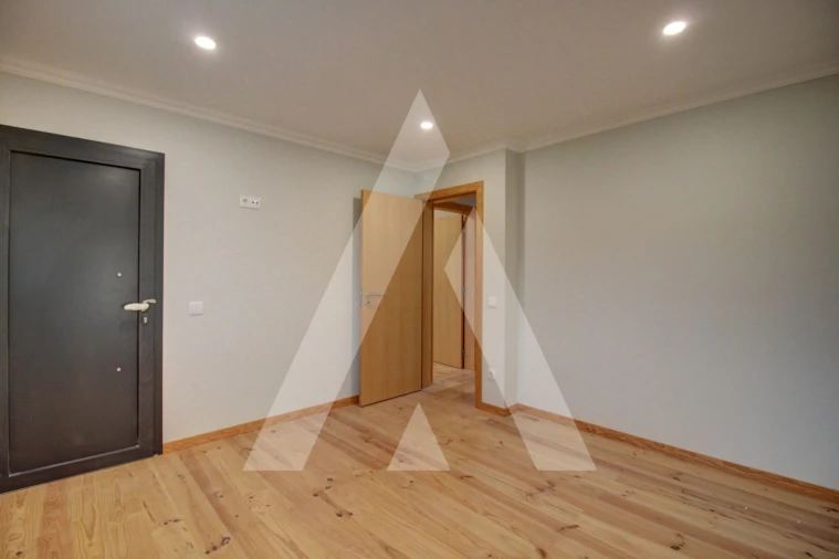 Moradia T2 para Venda em Oliveira do Bairro Foto 34