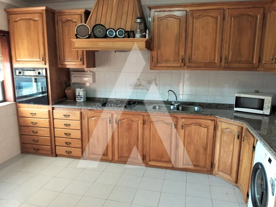 Moradia T3 para Venda em Chafe Foto 17