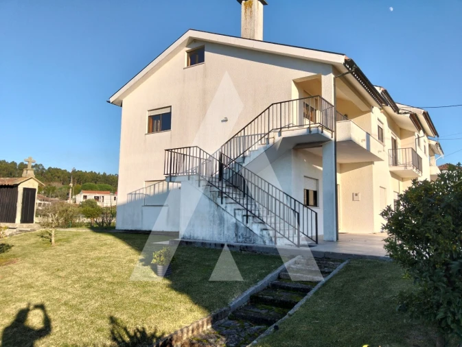 Moradia T3 para Venda em Chafe Foto 2