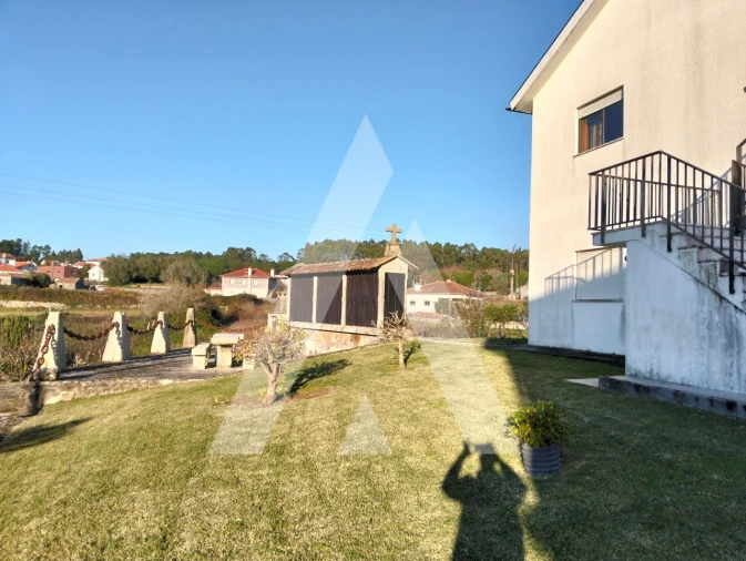 Moradia T3 para Venda em Chafe Foto 4