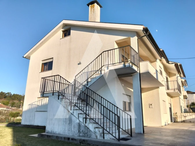 Moradia T3 para Venda em Chafe Foto 3