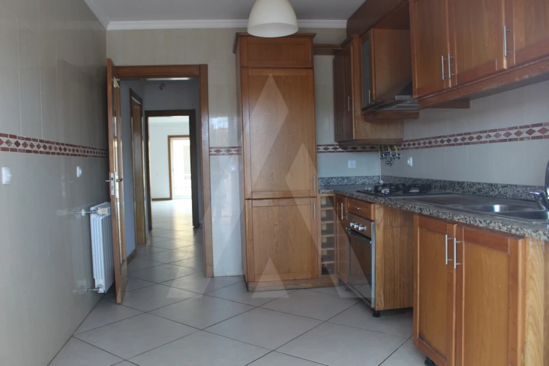 Moradia T4 para Arrendamento em Cacia Foto 3