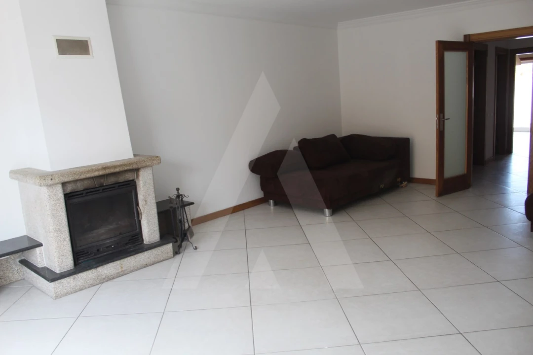 Moradia T4 para Arrendamento em Cacia Foto 8