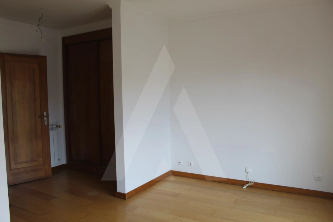 Moradia T4 para Arrendamento em Cacia Foto 21