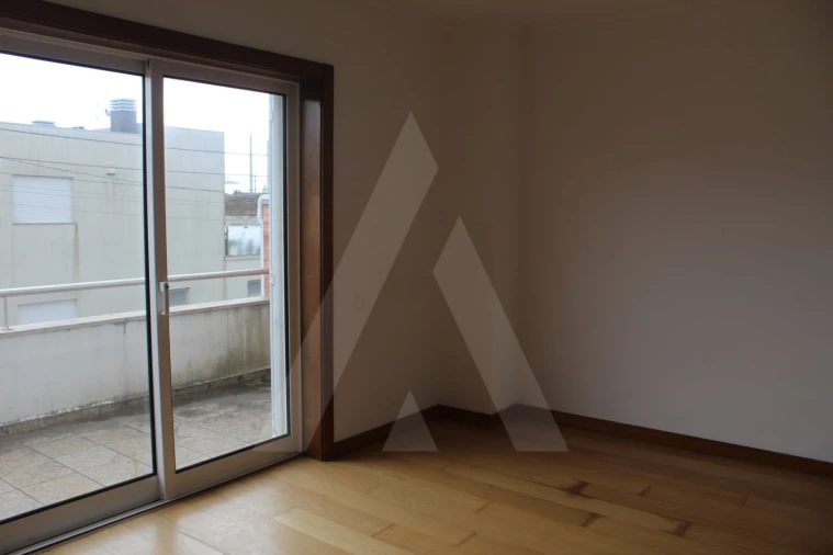 Moradia T4 para Arrendamento em Cacia Foto 23