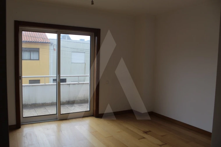 Moradia T4 para Arrendamento em Cacia Foto 24