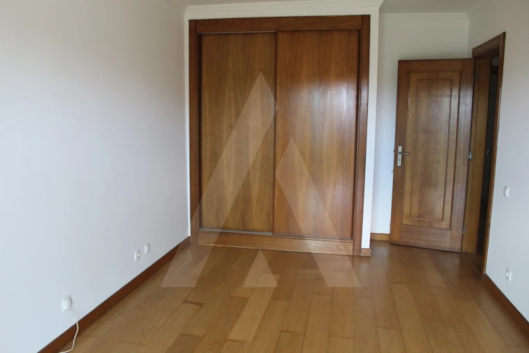 Moradia T4 para Arrendamento em Cacia Foto 32