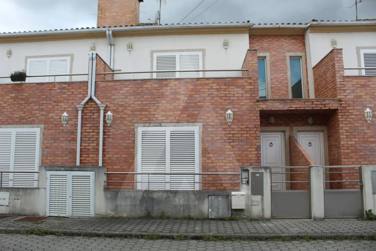 Moradia T4 para Arrendamento em Cacia Foto 1