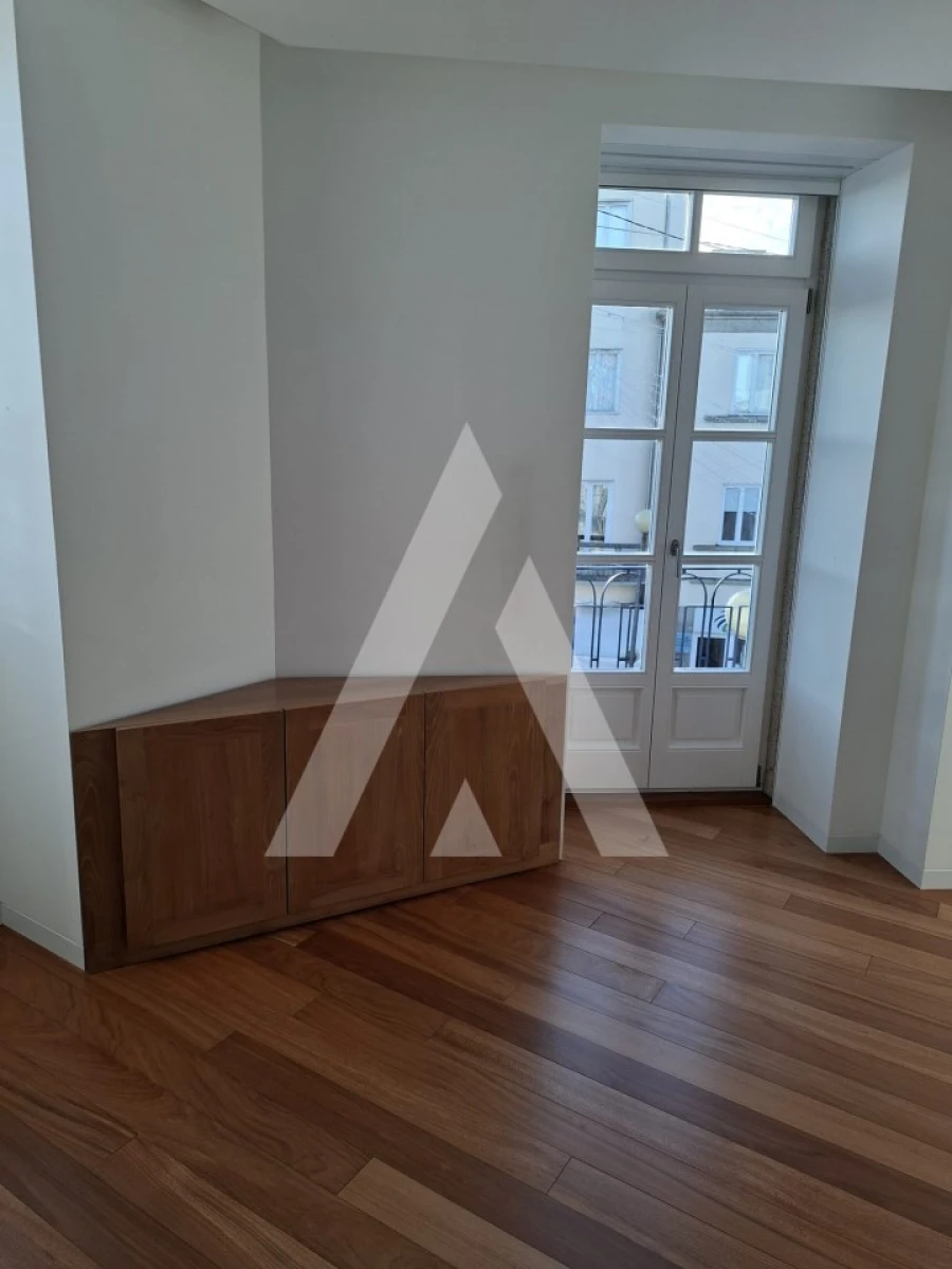 Apartamento T2 para Arrendamento em Santa Maria Maior e Monserrate e Meadela Foto 4