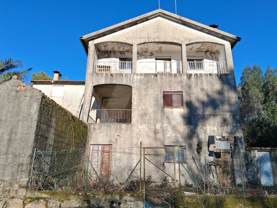 Moradia T5 para Venda em Arca e Varzielas Foto 2