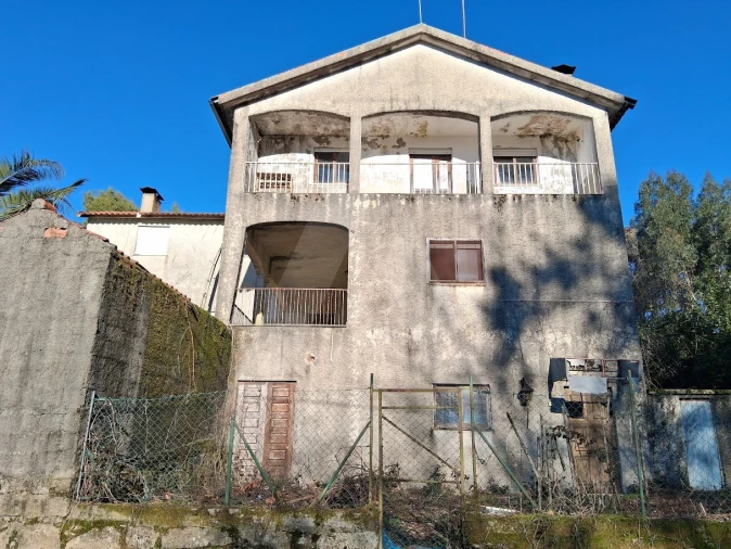 Moradia T5 para Venda em Arca e Varzielas Foto 2