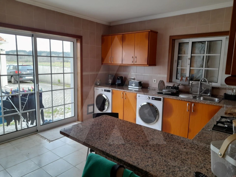 Apartamento T2 para Arrendamento em Fermentelos Foto 3