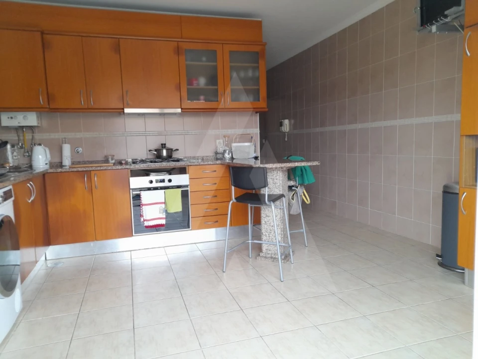 Apartamento T2 para Arrendamento em Fermentelos Foto 7