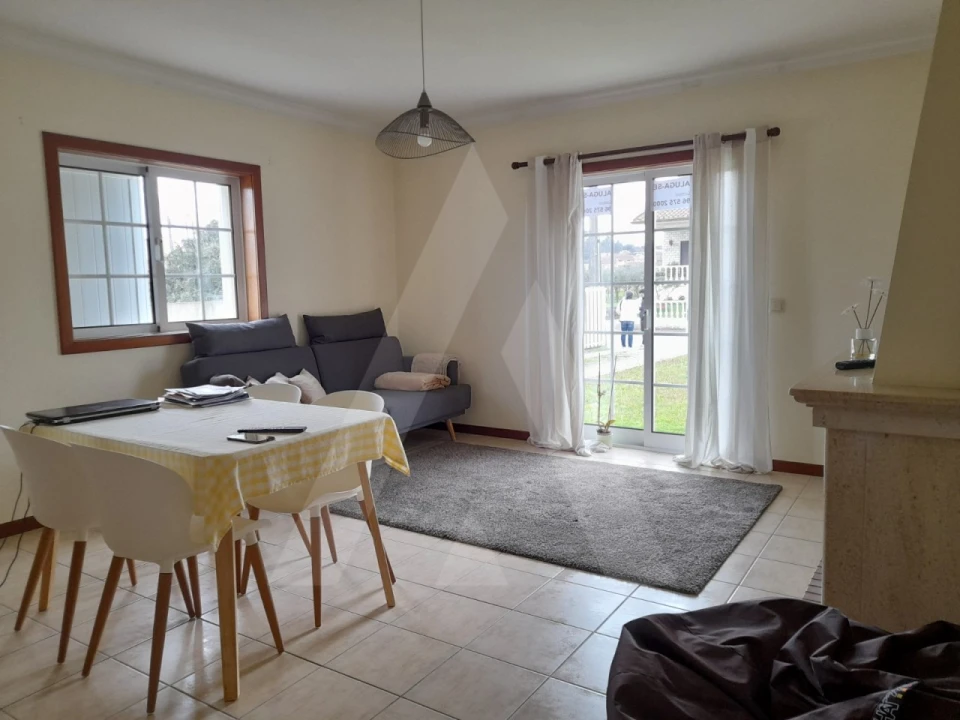 Apartamento T2 para Arrendamento em Fermentelos Foto 1