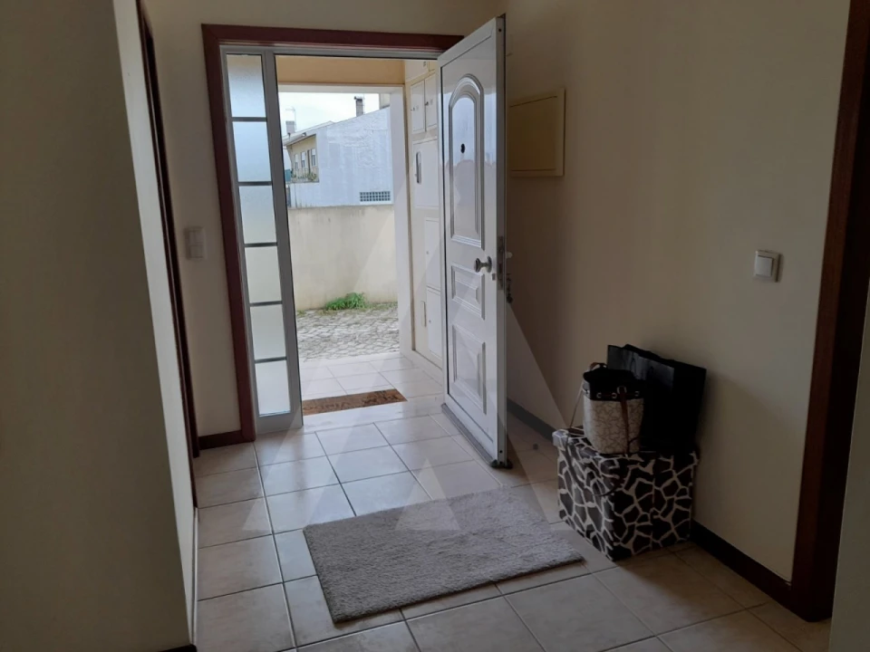 Apartamento T2 para Arrendamento em Fermentelos Foto 14