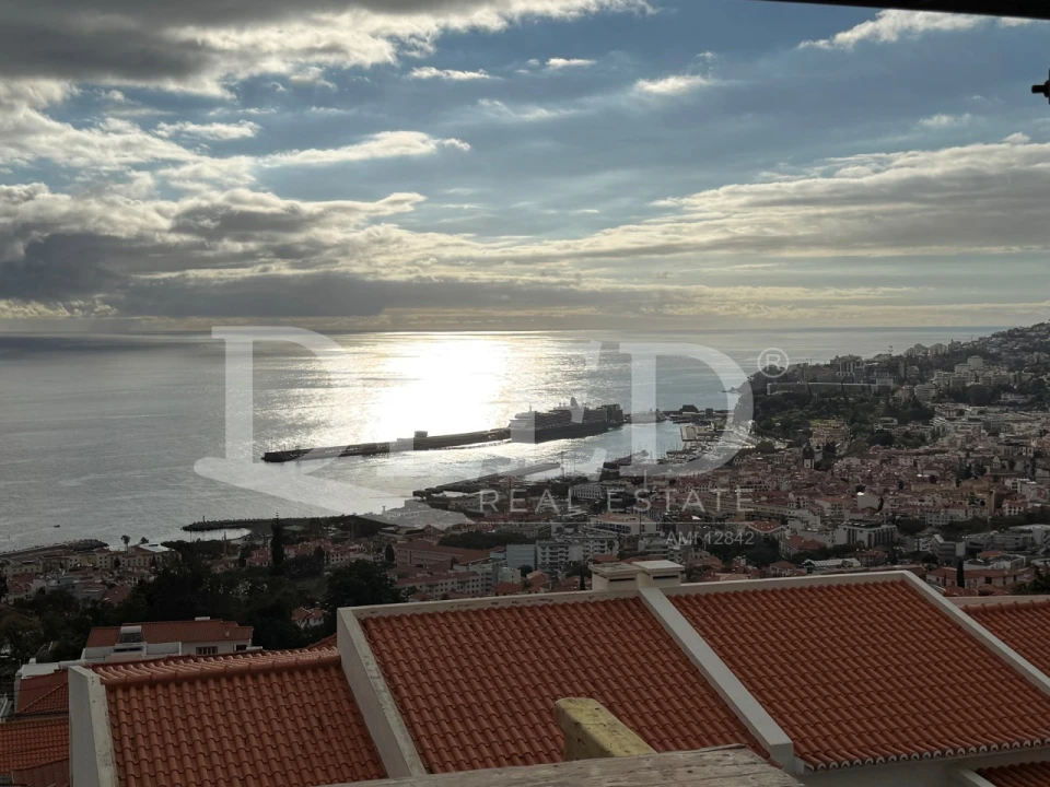 Apartamento T2 para Venda em Funchal (Santa Maria Maior) Foto 1