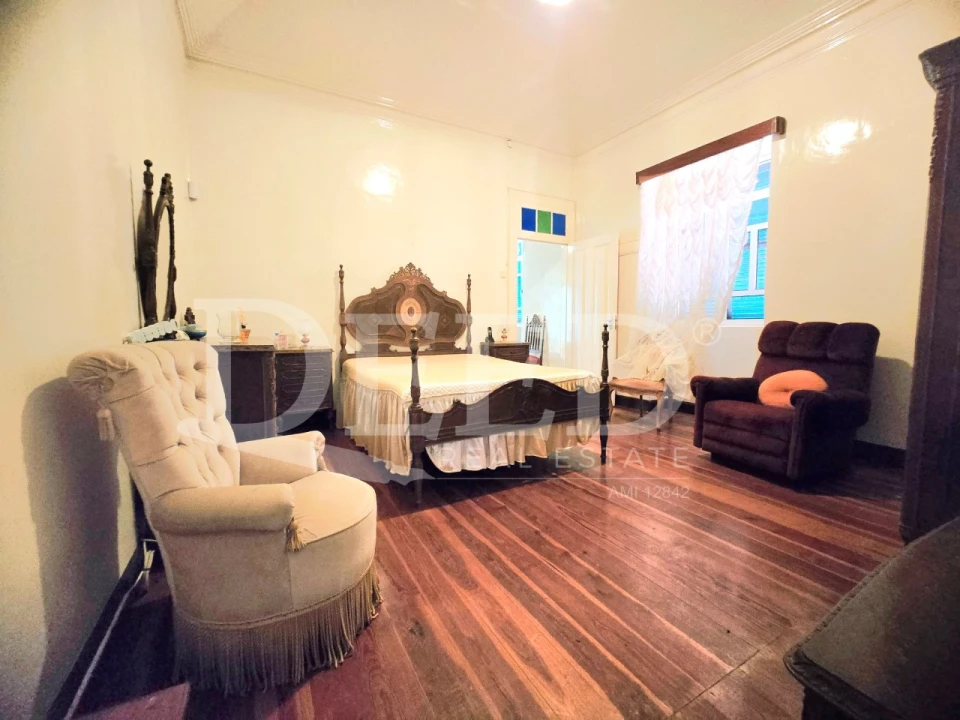 Moradia T6 para Venda em Estreito da Calheta Foto 10