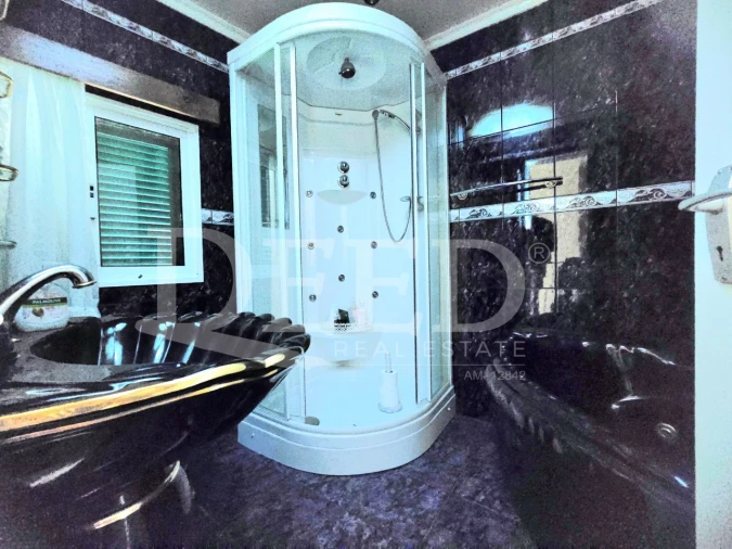 Moradia T6 para Venda em Estreito da Calheta Foto 26