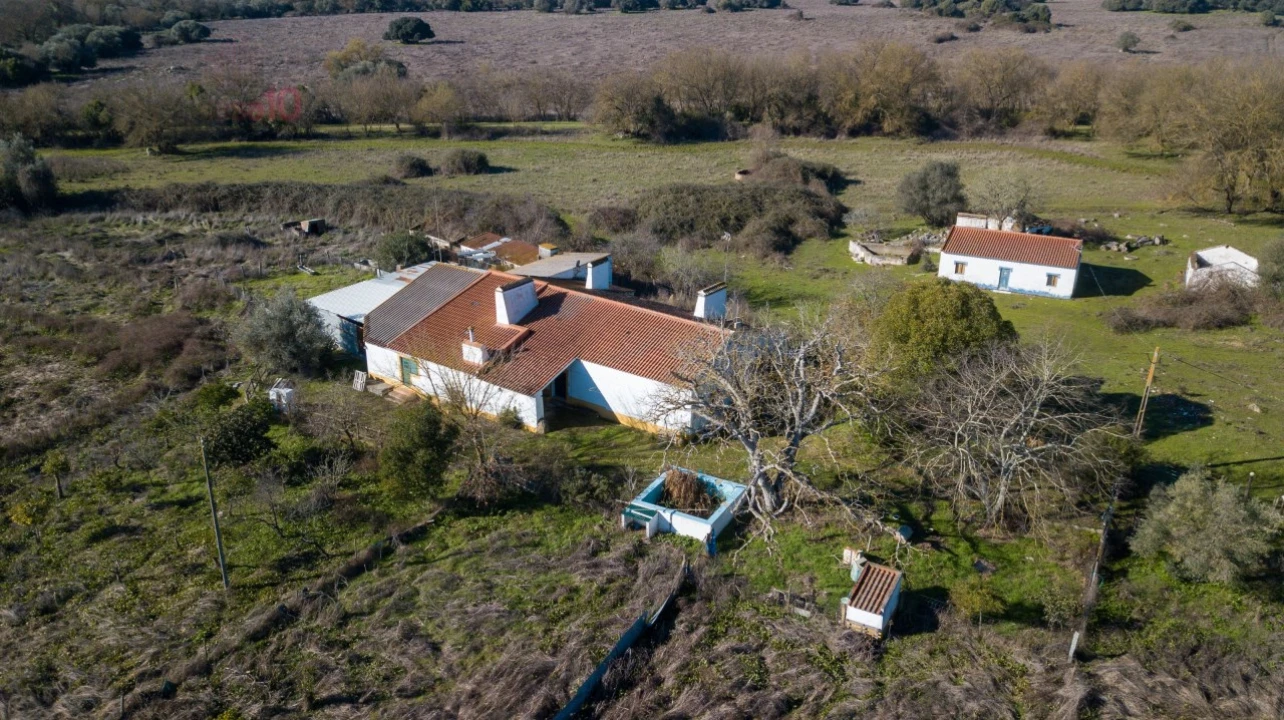 Quinta T4 para Venda em Canaviais Foto 2