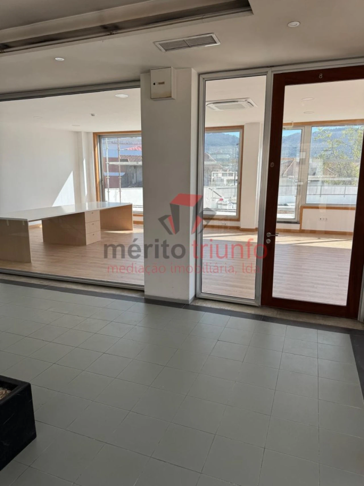 Loja para Arrendamento em Vila das Aves Foto 8