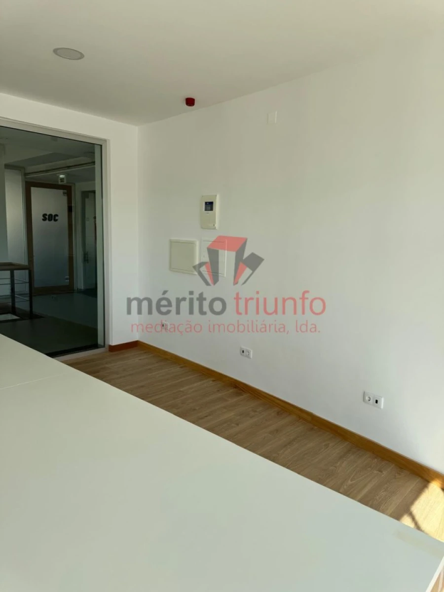 Loja para Arrendamento em Vila das Aves Foto 3