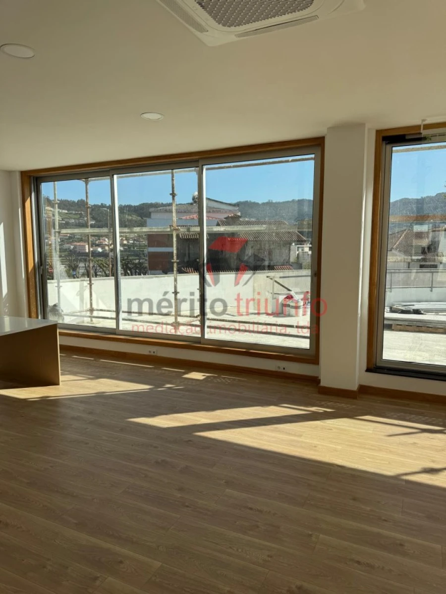 Loja para Arrendamento em Vila das Aves Foto 6