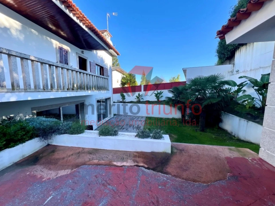 Moradia T4 para Venda em Cruz Foto 2