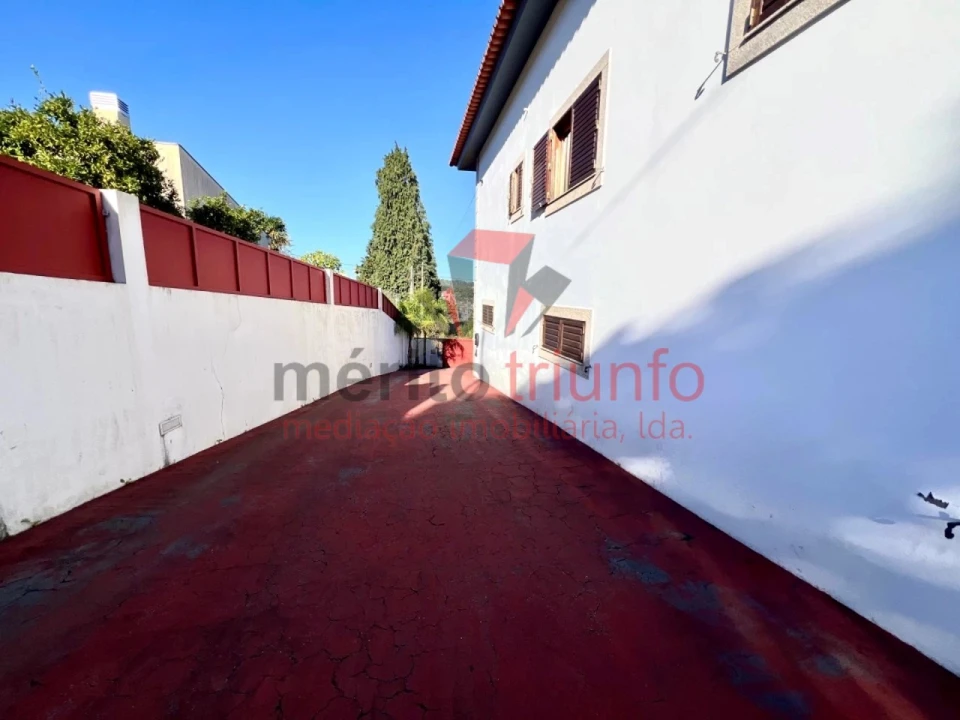 Moradia T4 para Venda em Cruz Foto 4