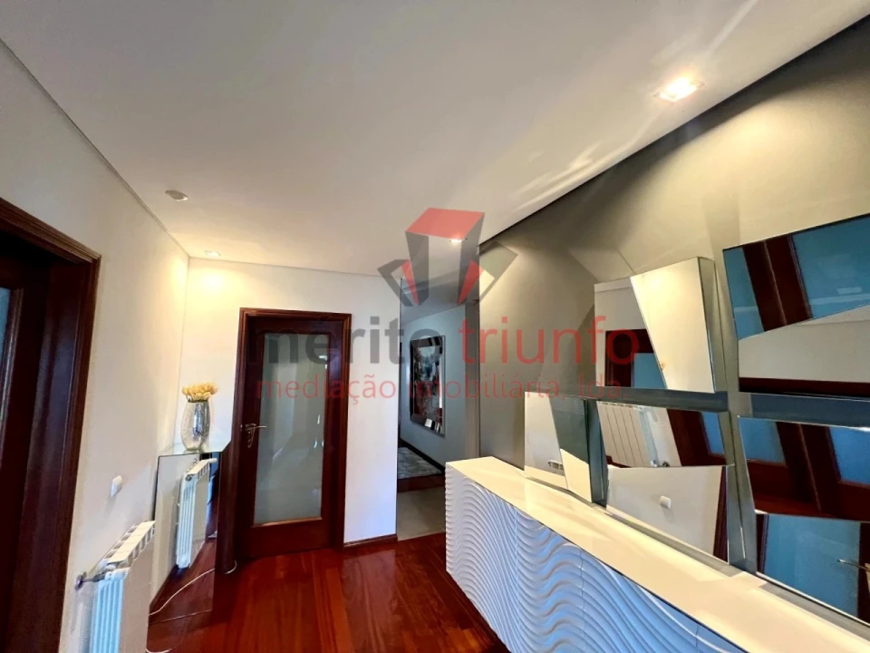 Moradia T4 para Venda em Cruz Foto 32