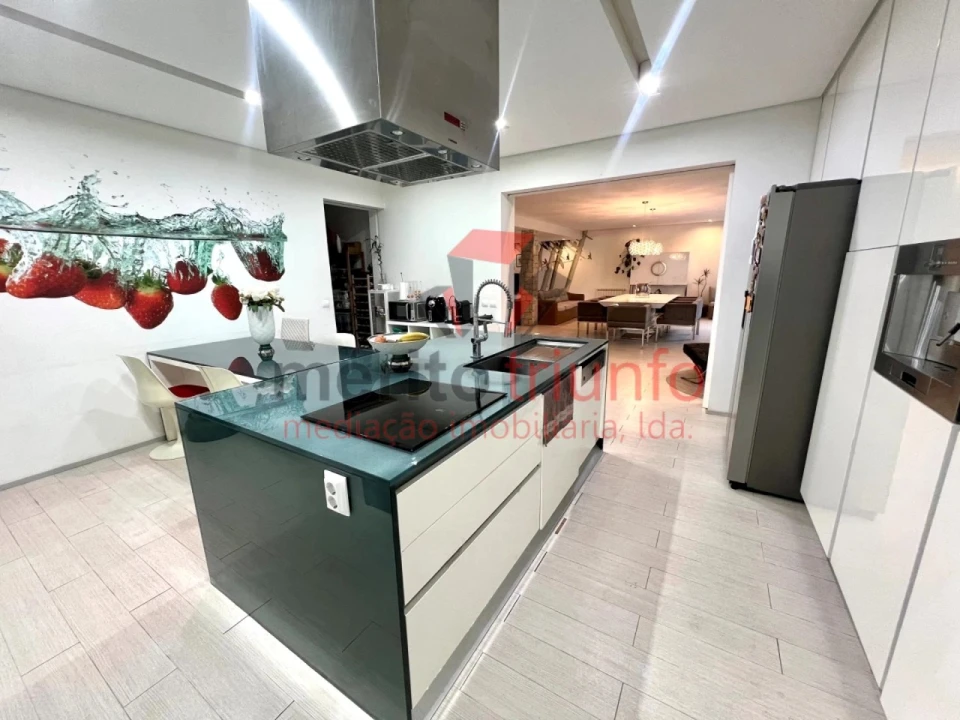 Moradia T4 para Venda em Cruz Foto 15