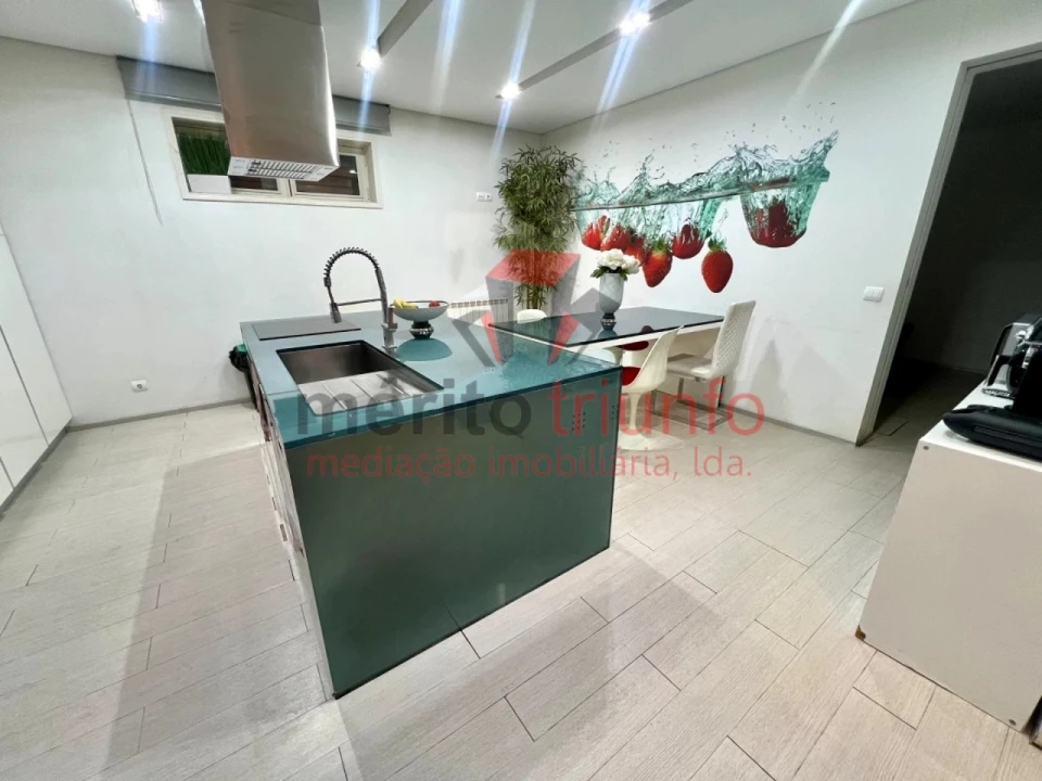 Moradia T4 para Venda em Cruz Foto 16