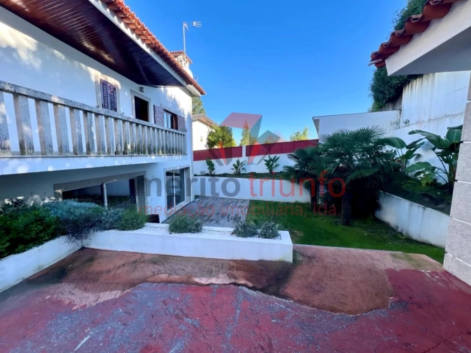 Moradia T4 para Venda em Cruz Foto 2