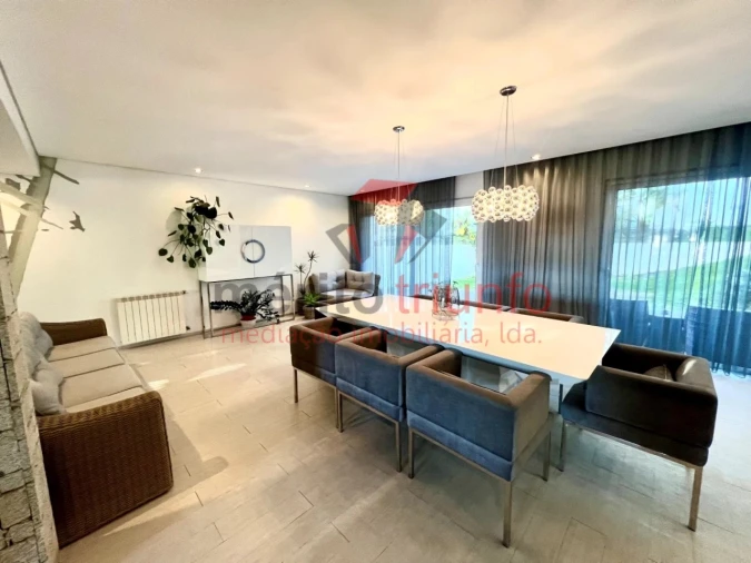 Moradia T4 para Venda em Cruz