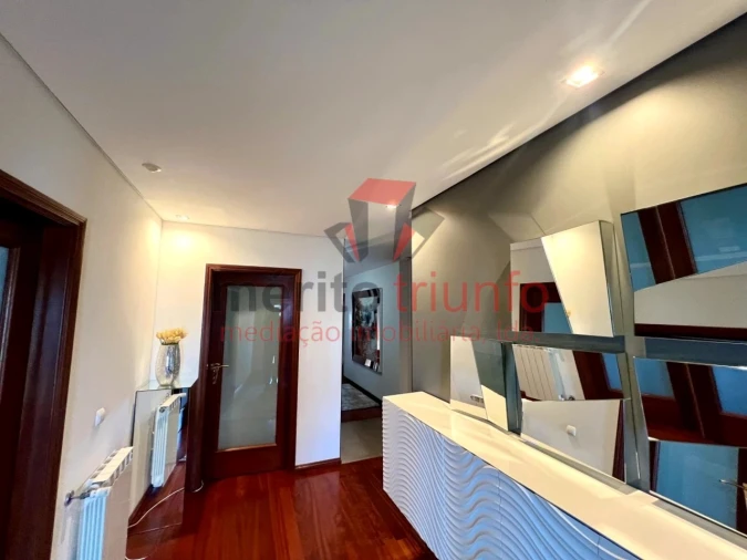 Moradia T4 para Venda em Cruz Foto 32