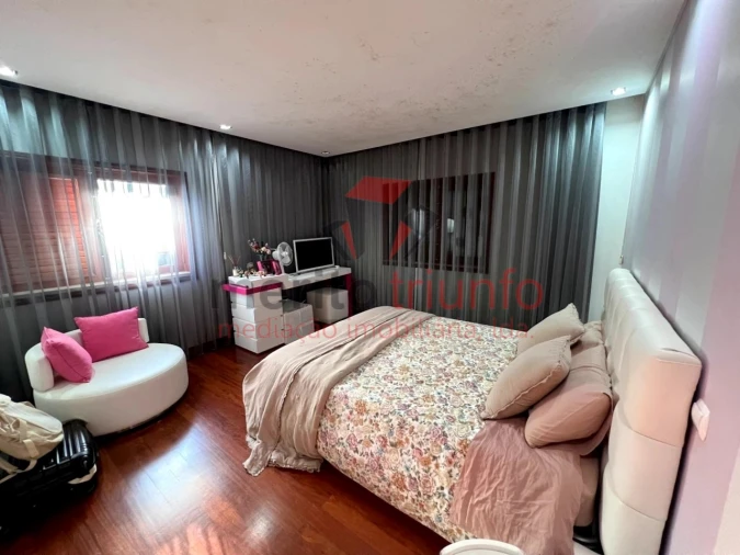 Moradia T4 para Venda em Cruz Foto 19