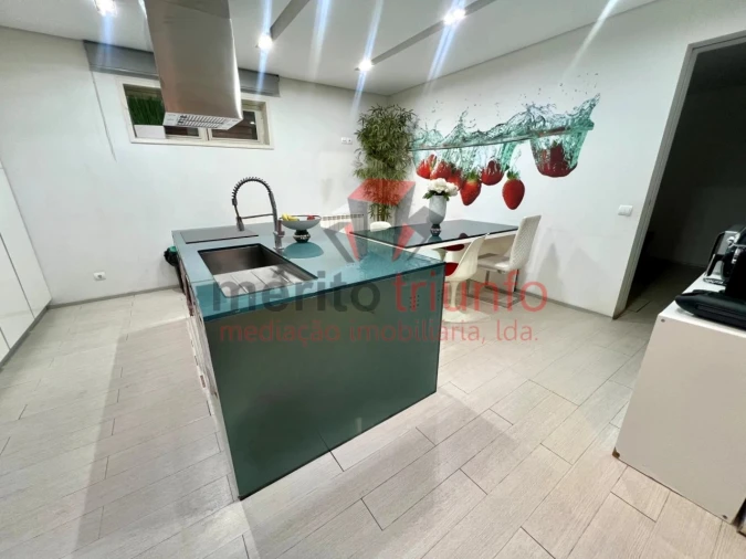 Moradia T4 para Venda em Cruz Foto 16