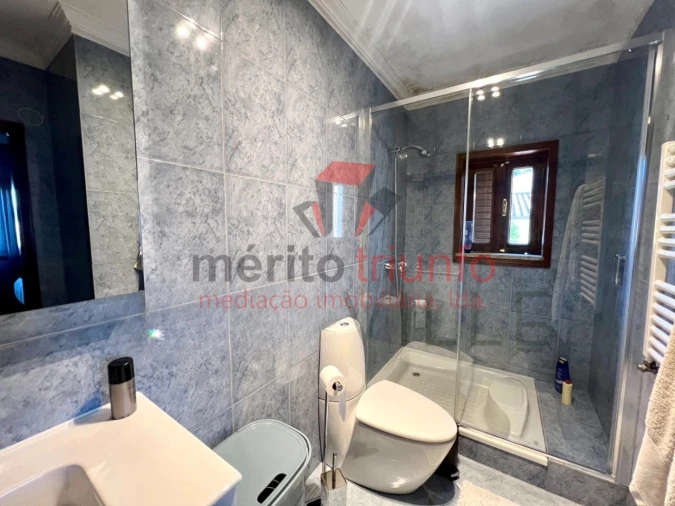 Moradia T4 para Venda em Cruz Foto 21