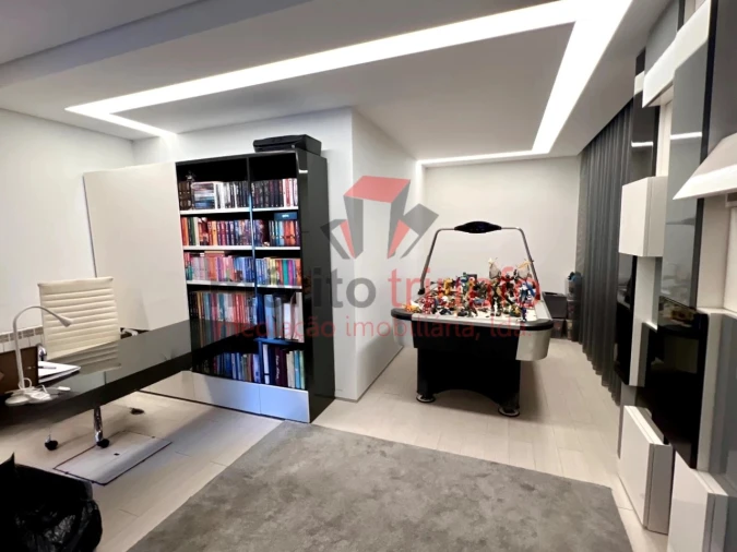 Moradia T4 para Venda em Cruz Foto 27