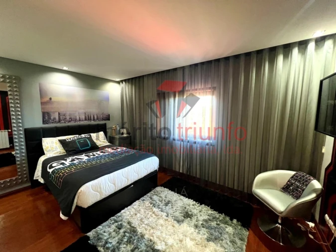 Moradia T4 para Venda em Cruz Foto 29