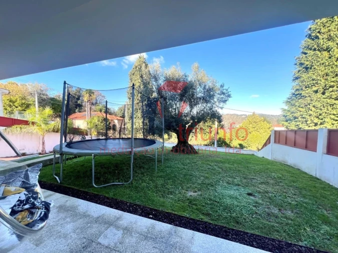 Moradia T4 para Venda em Cruz Foto 38