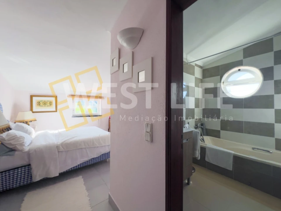 Moradia T4 para Venda em Carvoeira Foto 18