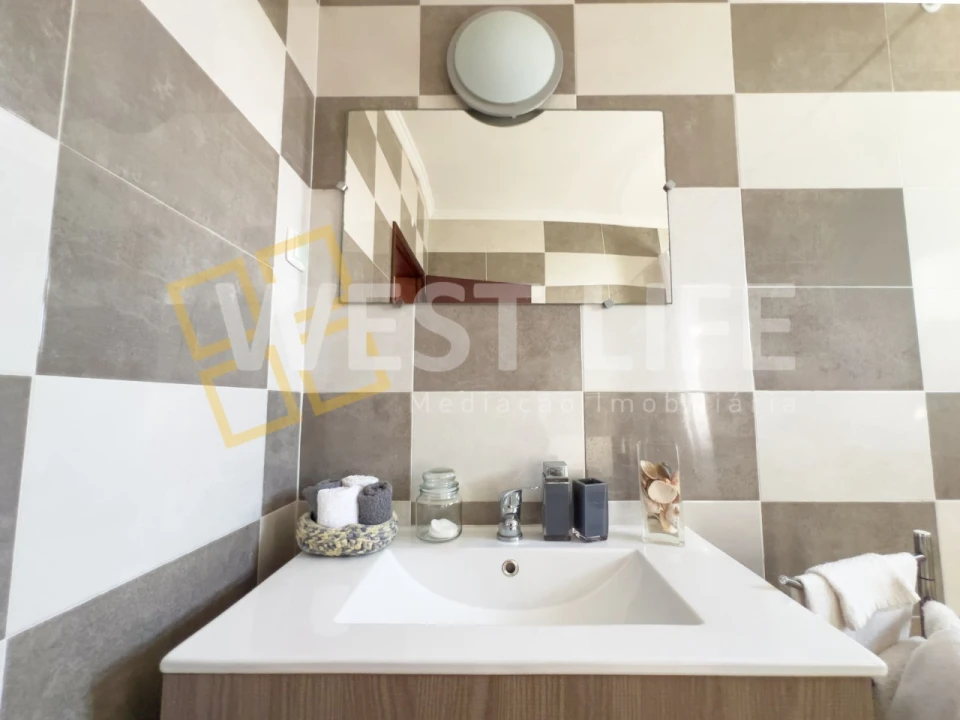 Moradia T4 para Venda em Carvoeira Foto 27