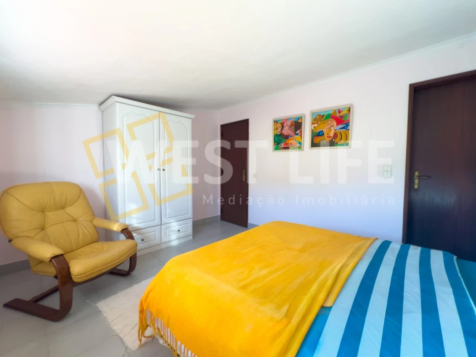 Moradia T4 para Venda em Carvoeira Foto 14