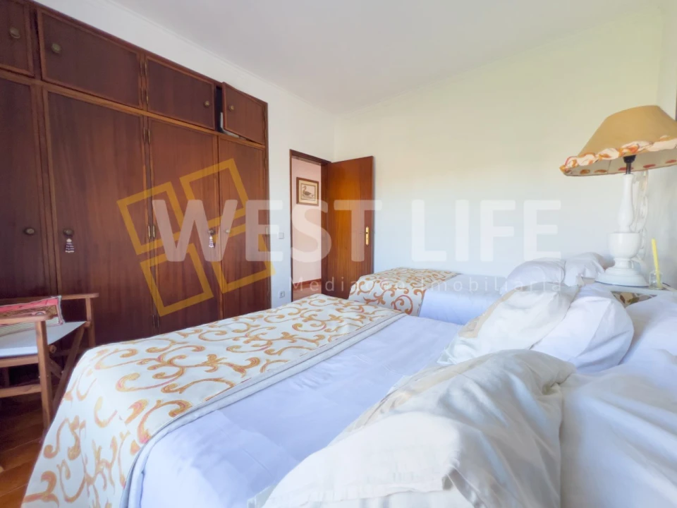 Moradia T4 para Venda em Carvoeira Foto 24