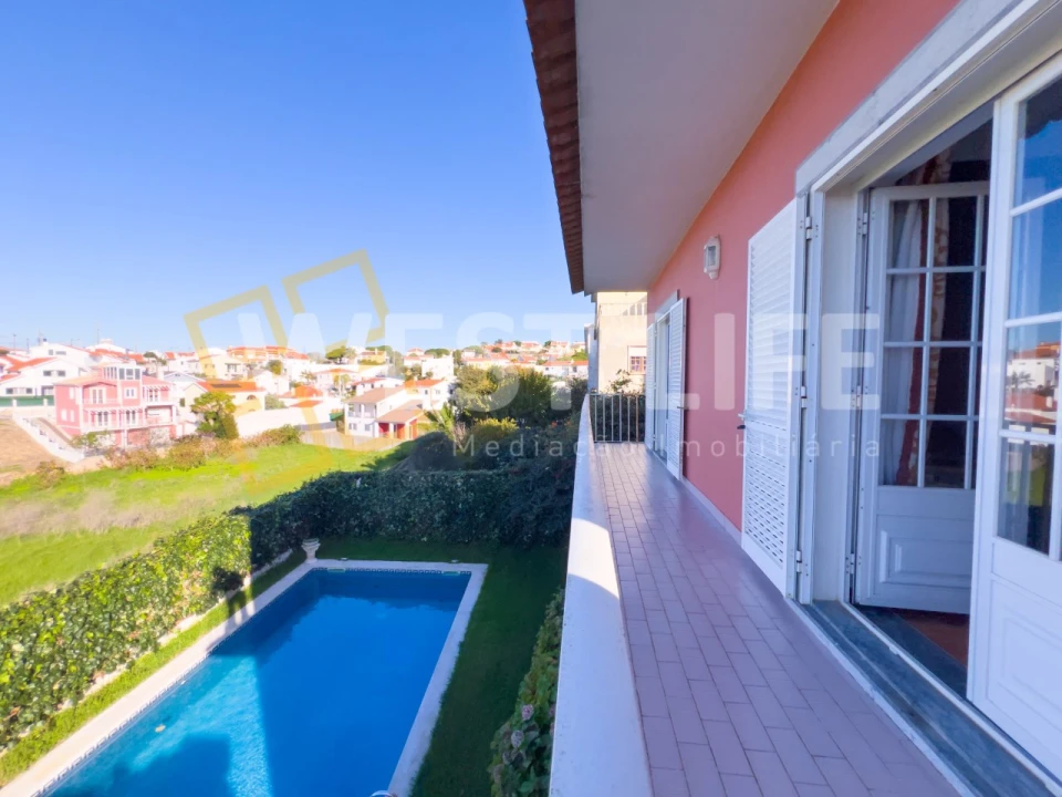 Moradia T4 para Venda em Carvoeira Foto 11