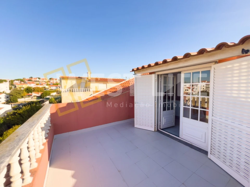 Moradia T4 para Venda em Carvoeira Foto 29